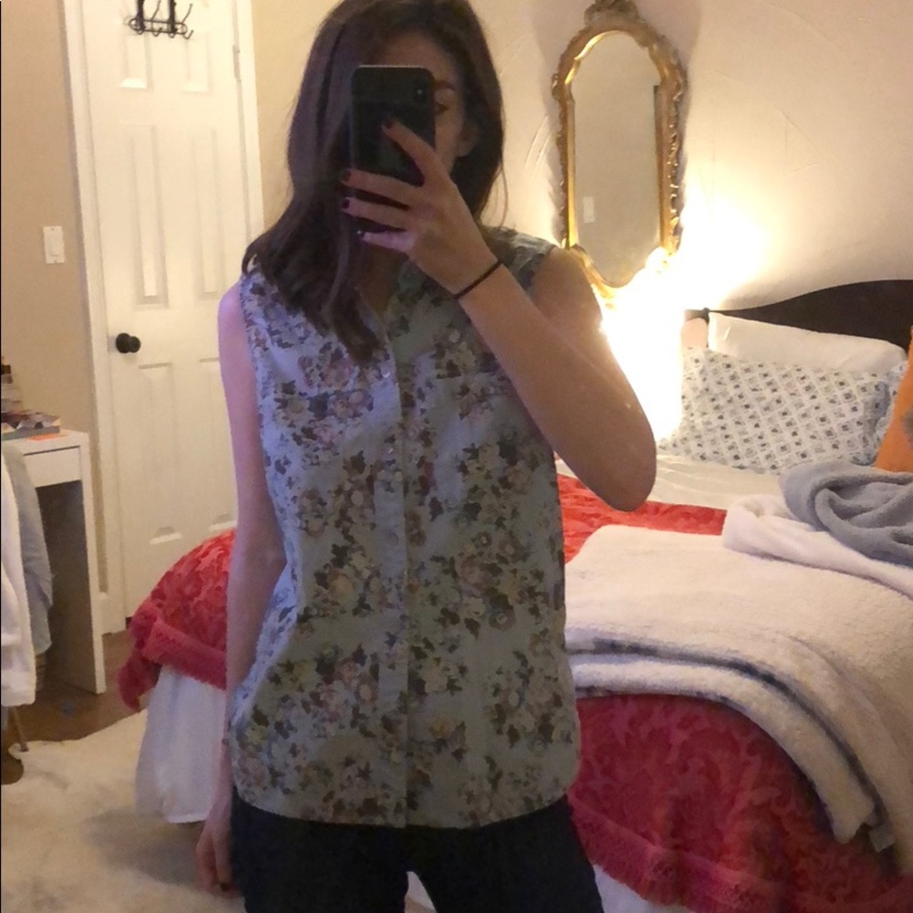 Madewell denim sleeveless button down w/ florals